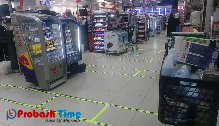 কুয়েতে স্বাস্থ্যবিধি মেনে যেভাবে কেনাকাটা করা হয়