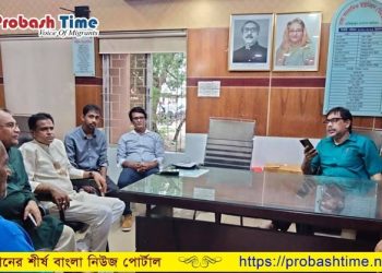 বৃহস্পতিবার জাতীয় প্রেসক্লাবের সামনে ডিইউজের মানববন্ধন