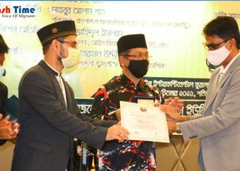 মালয়েশিয়ায় মিডিয়া অ্যাওয়ার্ড পেলেন বাংলাদেশী সাংবাদিক আহমাদুল কবির