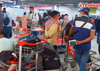 অস্বাস্থ্যকর খাবার খেয়ে ফ্লাইটেই অসুস্থ হয়ে পড়ছেন প্রবাসীরা