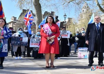 যুক্তরাজ্যে মুসলিম হওয়ায় মন্ত্রিত্ব কেড়ে নেওয়ার অভিযোগ