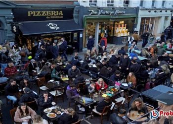 বিশ্বের প্রথম দেশ হিসেবে করোনার সকল বিধিনিষেধ তুলে নিচ্ছে ব্রিটেন