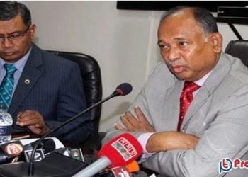 আমার স্ত্রীর জন্য আমি বিব্রত: রেলমন্ত্রী