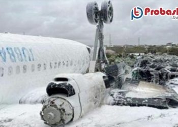 ৩০ যাত্রী নিয়ে উল্টে গেল বিমান