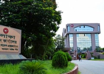 বিমানের ৫ কর্মকর্তাকে গ্রেপ্তার