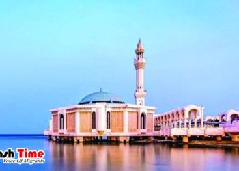 বিশ্বের প্রথম সমুদ্রে ভাসমান মসজিদ