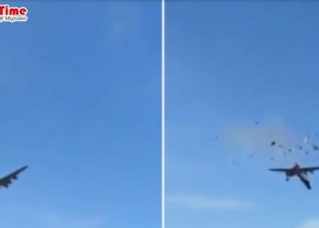 মাঝ আকাশে দুই বিমানের সংঘর্ষ