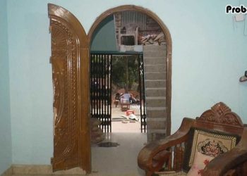 মাদারীপুরে প্রবাসীর বাড়িতে ভাঙচুর-লুট