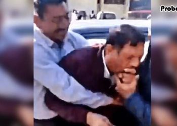 ঘুষের অর্থ গিলে খাওয়ার চেষ্টা পুলিশের