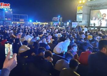 বড় পর্দায় খেলা দেখতে প্রবাসীদের উপচেপড়া ভিড়