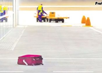 ৪ বছর পর মিলল বিমানে ‘উধাও’ সুটকেস