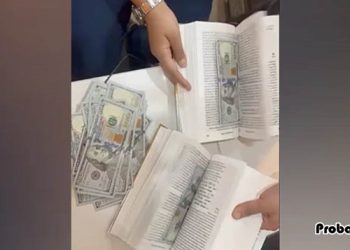 বইয়ের ভাজে অর্থ পাচার, বিমানবন্দরে আটক