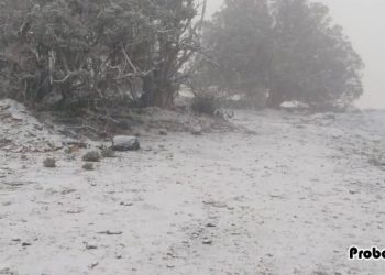 বরফের বৃষ্টি হচ্ছে ওমানে, তাপমাত্রা নামলো মাইনাস চারে