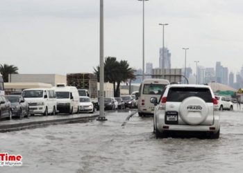 আমিরাতে প্রবল বর্ষণে জনজীবনে দুর্ভোগ, শিক্ষাপ্রতিষ্ঠান বন্ধ ঘোষণা