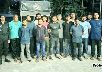 পাসপোর্ট অফিসে র‌্যাবের অভিযান, গ্রেফতার ১৪ দালাল