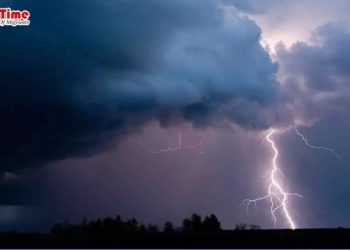 ওমানে বজ্রঝড়ের পূর্বাভাষ, সবাইকে সতর্ক থাকার আহ্বান