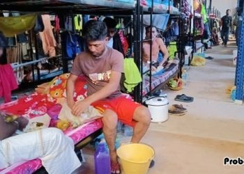 মালয়েশিয়ায় বেতন দিচ্ছেনা কোম্পানি, মানবেতর জীবনে ৩৪ বাংলাদেশি