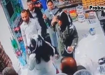 ইরানে হিজাব না পরায় দুই নারীর মাথায় ছুড়ে মারা হলো, দই