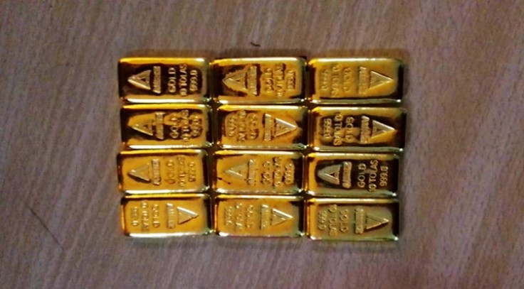 বিমানের সিটের নিচ থেকে দের কোটি টাকার স্বর্ণ উদ্ধার