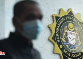 মালয়েশিয়ায় বিদেশি শ্রমিক নিয়োগে দুর্নীতি, মন্ত্রীর ঘনিষ্ঠ কর্মকর্তা আটক