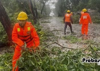 মোখার তাণ্ডবে নিহত ৩, উড়ে গেছে অনেক ভবনের ছাদ