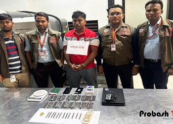 দরজার কবজায় স্বর্ণ এনে আটক হলেন দুবাই ফেরত যাত্রী