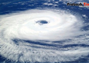 আরব সাগরে বিধ্বংসী রূপে ধেয়ে আসছে ঘূর্ণিঝড়