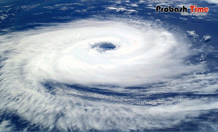 আরব সাগরে বিধ্বংসী রূপে ধেয়ে আসছে ঘূর্ণিঝড়