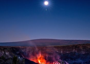 আজ আকাশে দেখা যাবে বছরের সবচেয়ে উজ্জ্বল জ্যোৎস্না ‘ব্লু সুপারমুন’
