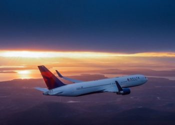 যাত্রীর ডায়রিয়া হওয়ায় দুই ঘণ্টা চলার পর ফেরত আসলো একটি ফ্লাইট।