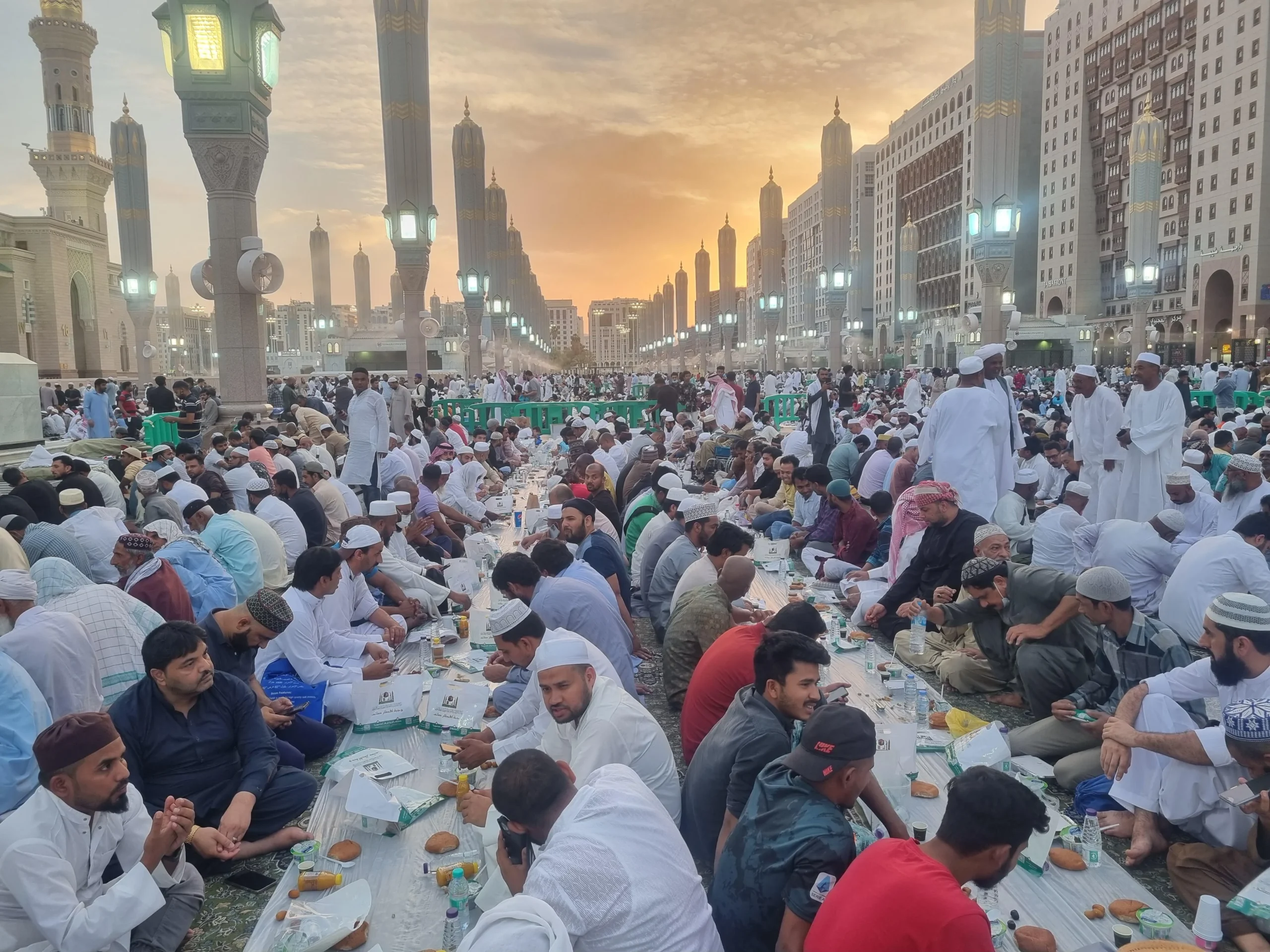 প্রতিদিন ২ লক্ষাধিক অতিথি ইফতার করেন যেখানে