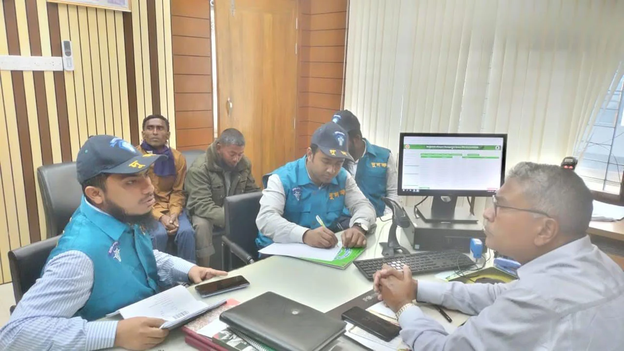 পাসপোর্ট অফিসে দুদকের অভিযান