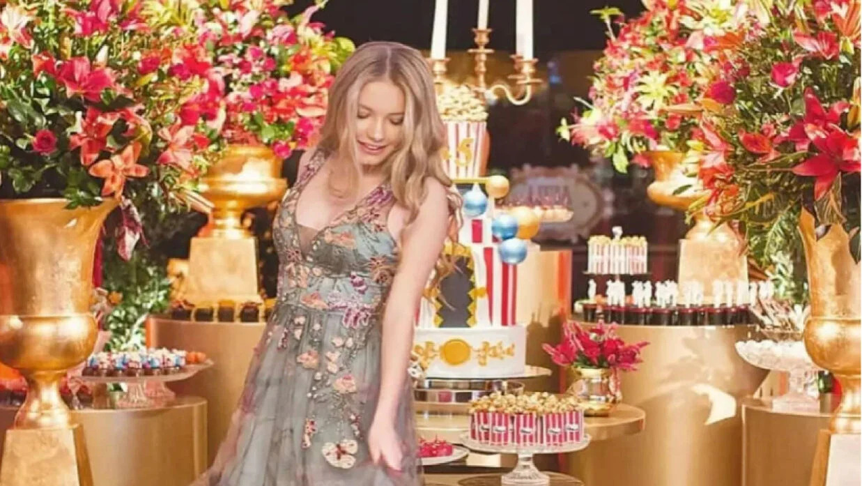 বিশ্বের সর্বকনিষ্ঠ বিলিয়নিয়ার হলেন ১৯ বছরের তরুণী