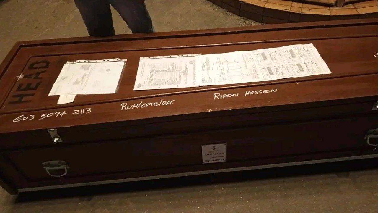 প্রেমিকাকে ভিডিওকলে রেখে আত্মহত্যা, ফিরল সেই প্রবাসীর লাশ