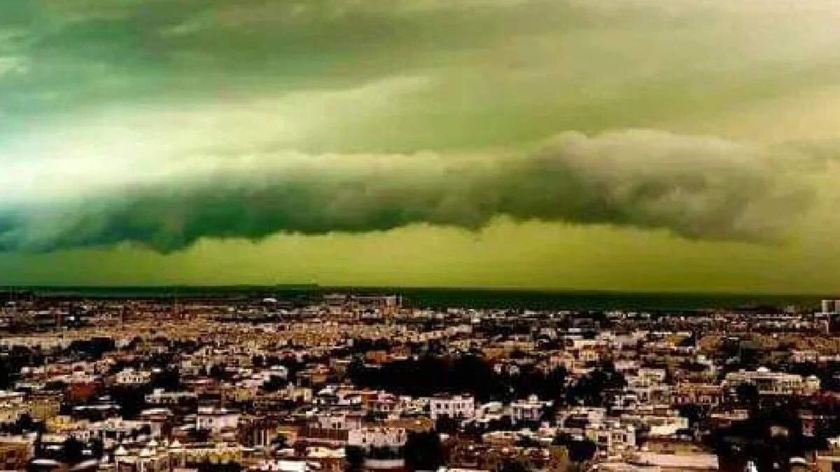 সবুজ রঙে ছেয়ে গেল দুবাইয়ের আকাশ!