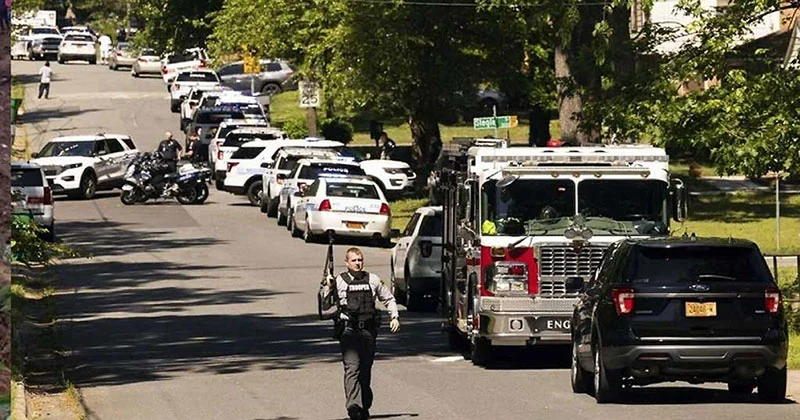 আসামি ধরতে গিয়ে বন্দুক হামলায় ৪ পুলিশ নিহত