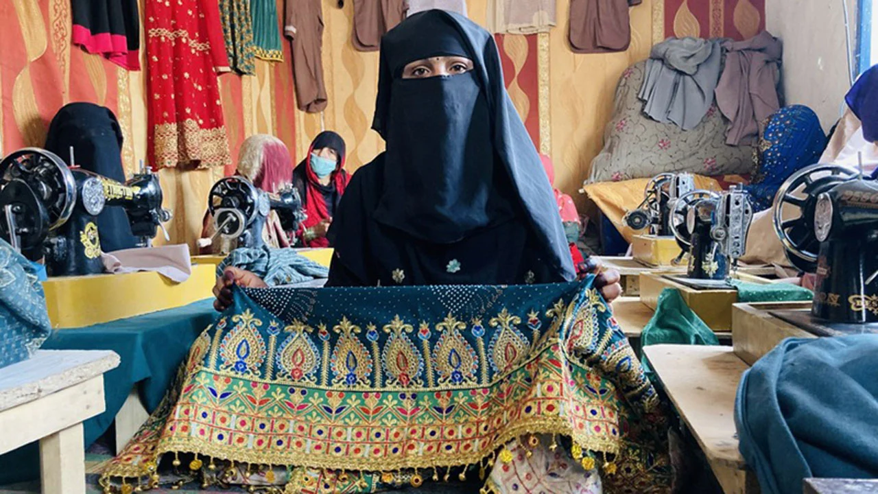 নারীদের পোশাক বানাতে পারবে না পুরুষ দর্জিরা