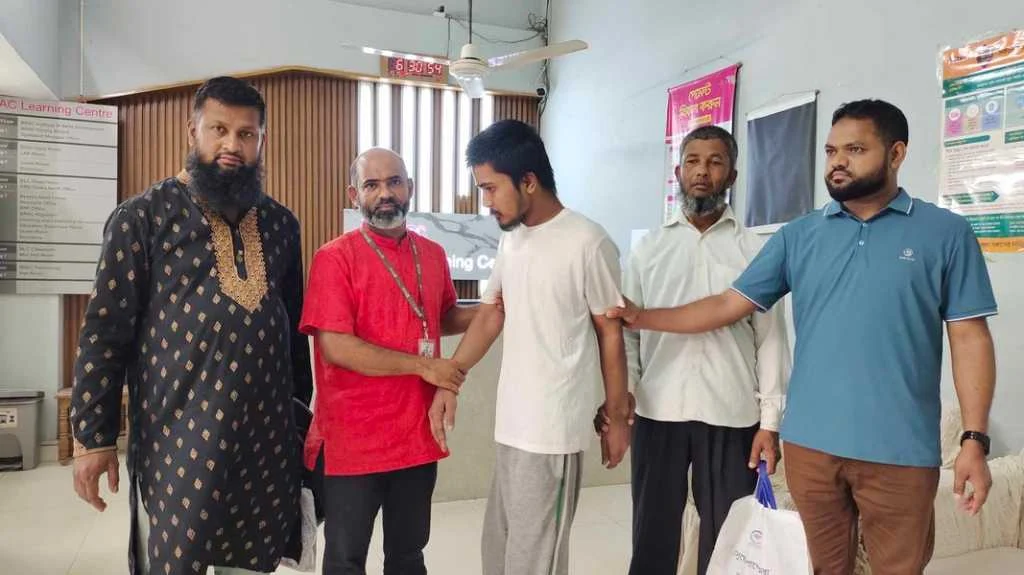 পরিবার খুঁজে পেলেন সৌদি ফেরত সরোয়ার