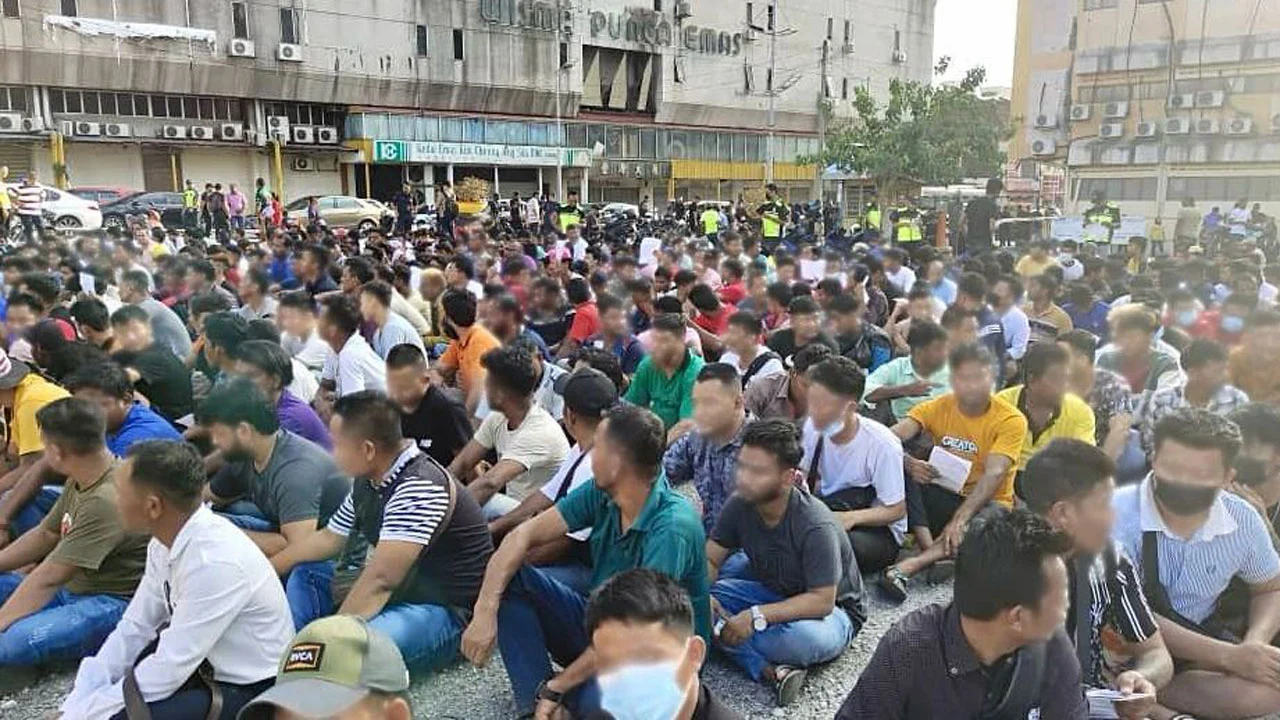 মালয়েশিয়ায় ১৩২ প্রবাসী বাংলাদেশি গ্রেফতার