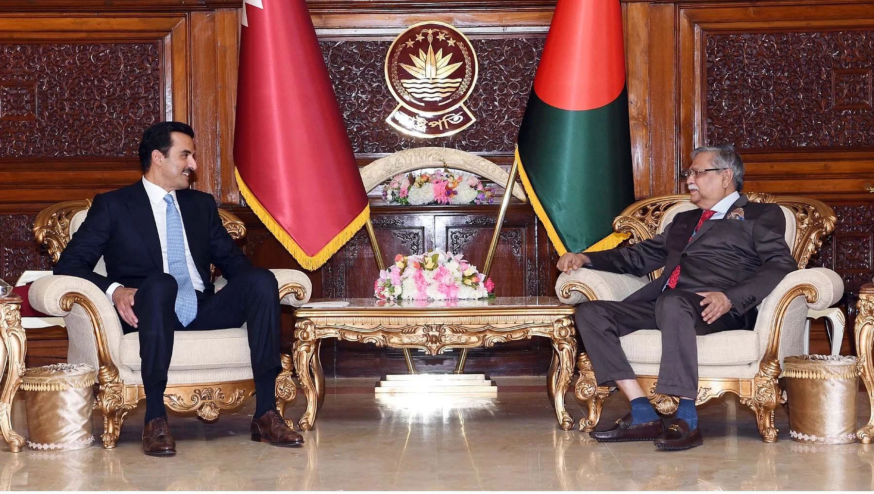 রাষ্ট্রপতি মো. সাহাবুদ্দিনের সঙ্গে বঙ্গভবনে বৈঠক করেন কাতারের আমির শেখ তামিম বিন হামাদ আল থানি। ঢাকা, ২৩ এপ্রিল