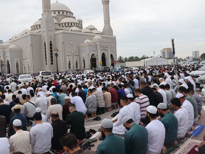 আরব আমিরাতে ঈদের নামাজ আদায়, প্রবাসীদের শুভেচ্ছা বিনিময়