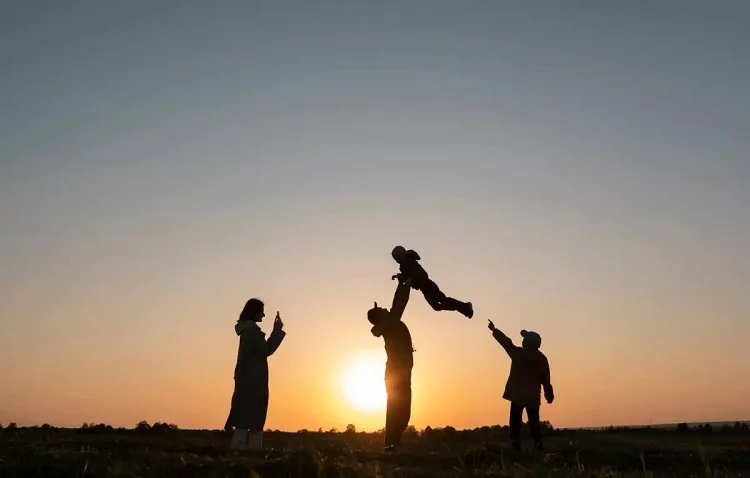 সন্তান নিলেই ১ কোটি ২৩ লাখ টাকা পাবেন মা-বাবা