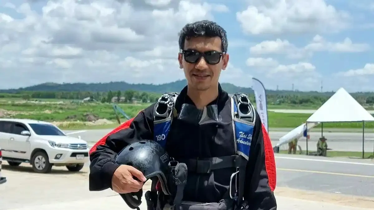 বিমান থেকে লাফ দেওয়ার ঘোষণা বাংলাদেশির