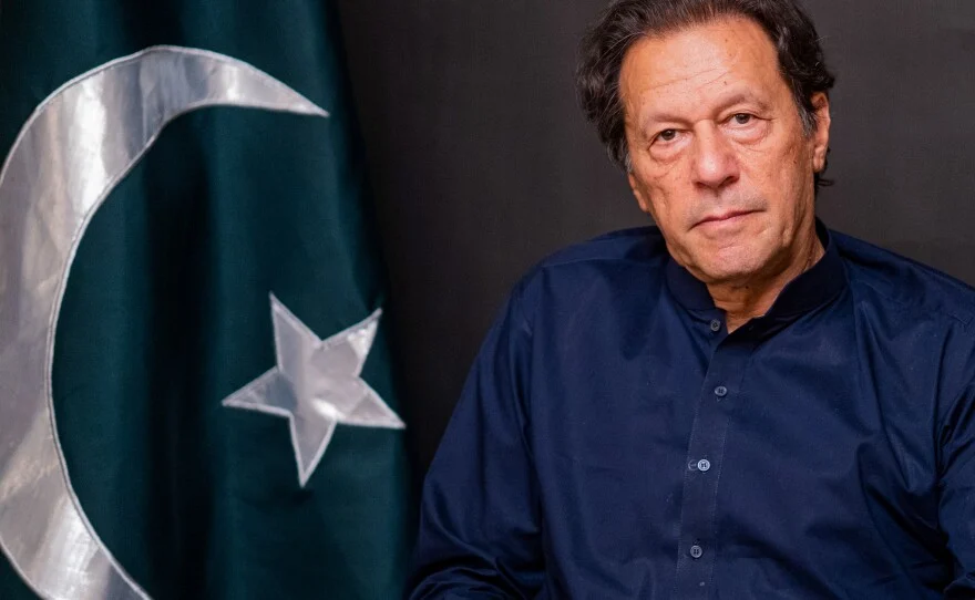 আলোচনা করতে প্রস্তুত ইমরান খান