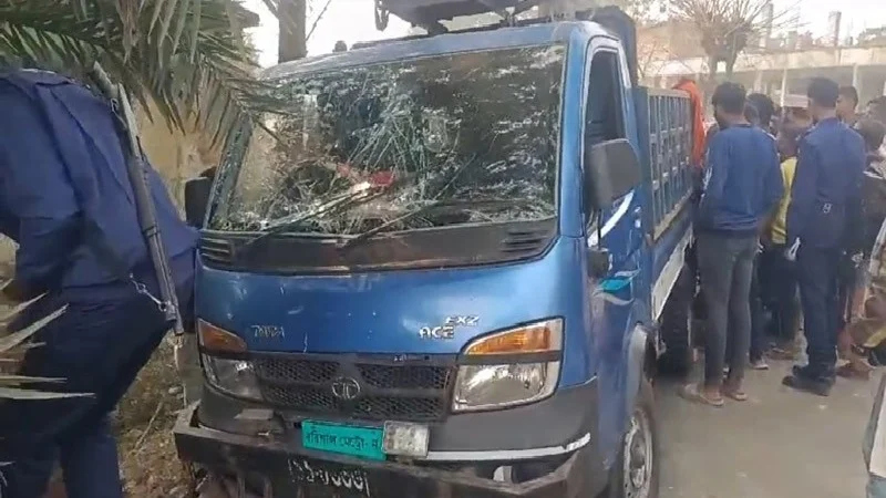 দেশে ফিরেই সড়কে প্রাণ গেল প্রবাসীর