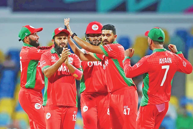 পশতু, পাঞ্জাবি, উর্দু, ইংরেজি ও আরবি—বহু ভাষার দল ওমান