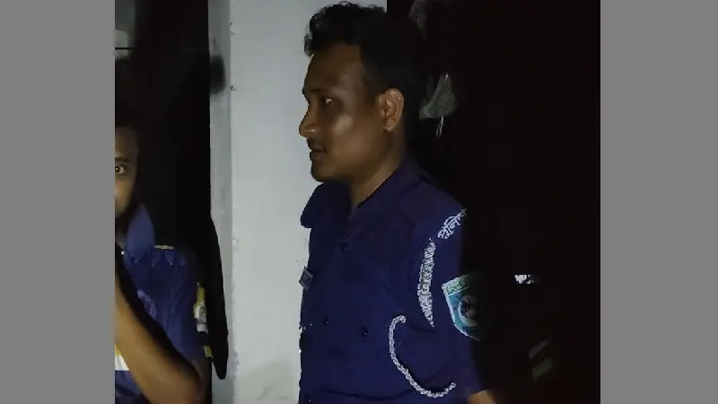 ৪৩ লাখ টাকা ছিনতাইকালে ধরা ২ পুলিশ সদস্য