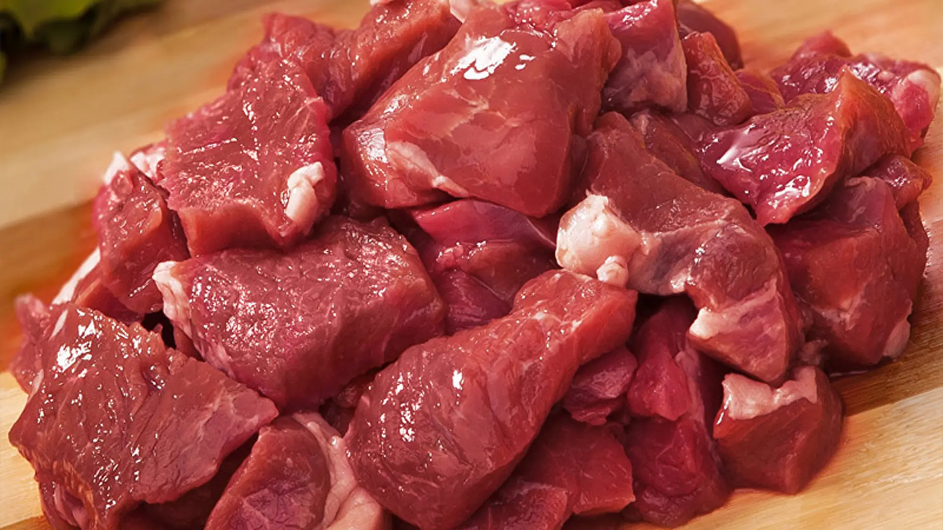 কোরবানির গোশত তিন ভাগ করা কি জরুরি?