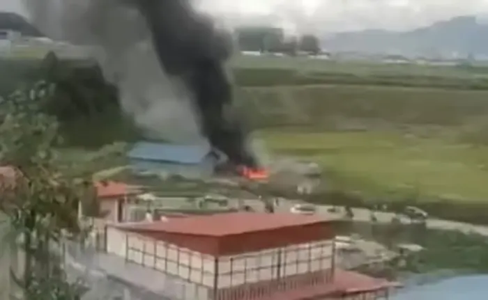 বিমানবন্দরে ১৯ যাত্রী নিয়ে বিমান বিধ্বস্ত