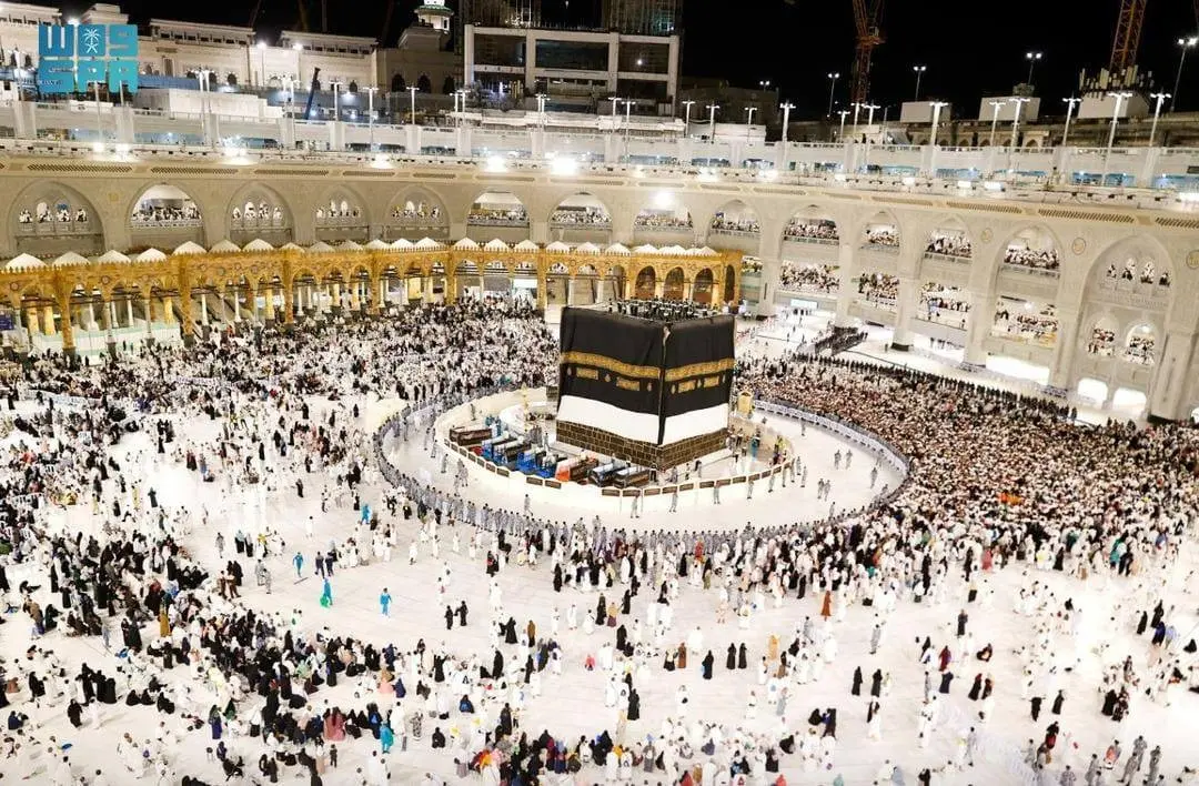 পবিত্র কাবা জড়ানো হলো নতুন গিলাফে